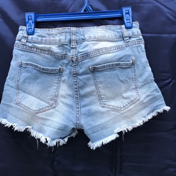 Cute jean shorts! - Picture 2 of 2